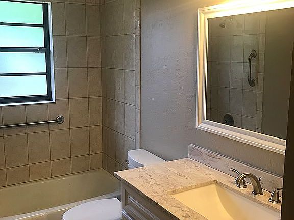 5th image of 219 Hibiscus St