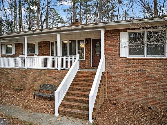3rd image of 645 Davis Rd