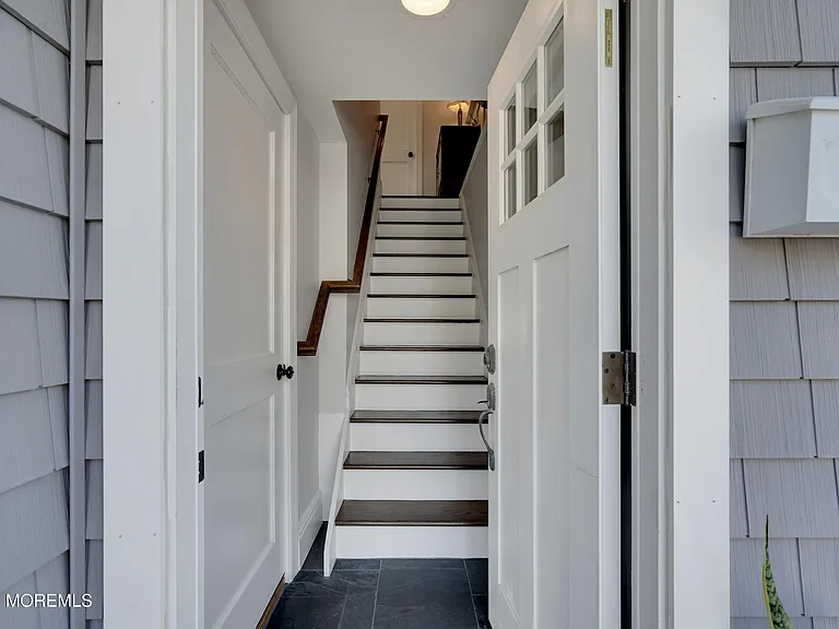 229 1st Ave — Photo 4