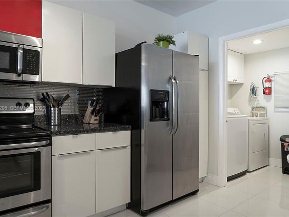 5th image of 17050 N Bay Rd APT 406