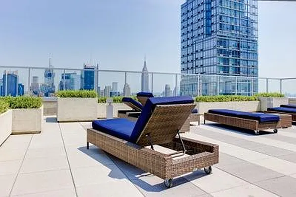 Sold by (Legacy) Elegran | media 8