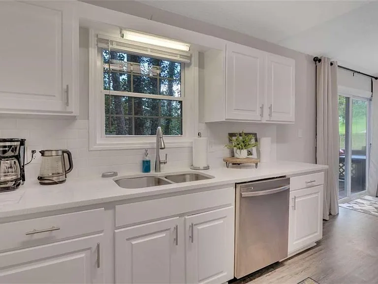 302 Hidden Ct — Photo 9