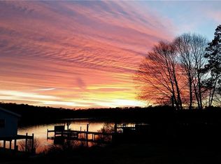 554 Shore Dr, Hartfield, VA 23071