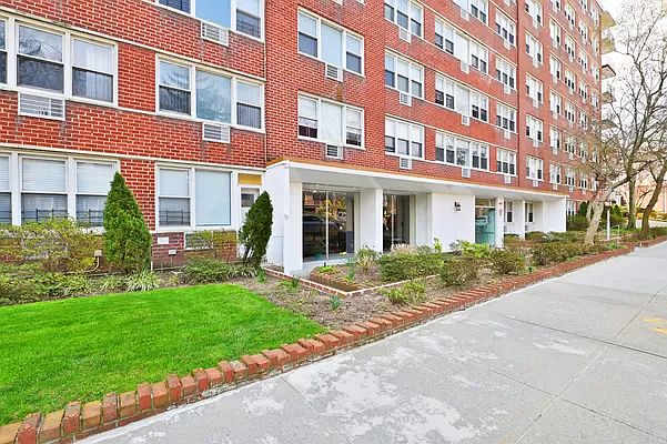 2nd image of 172-70 Highland Ave #3G