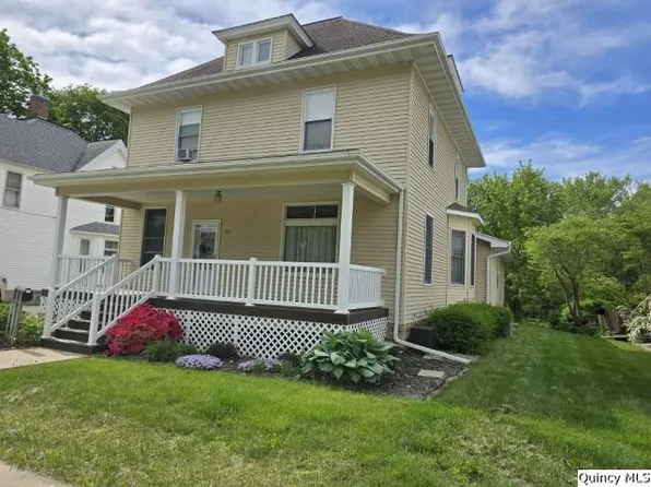 722 Wabash Ave, Carthage, IL 62321