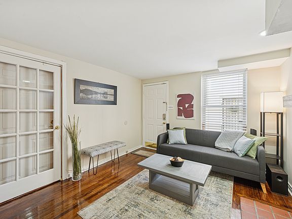 4th image of 255R Fulton St