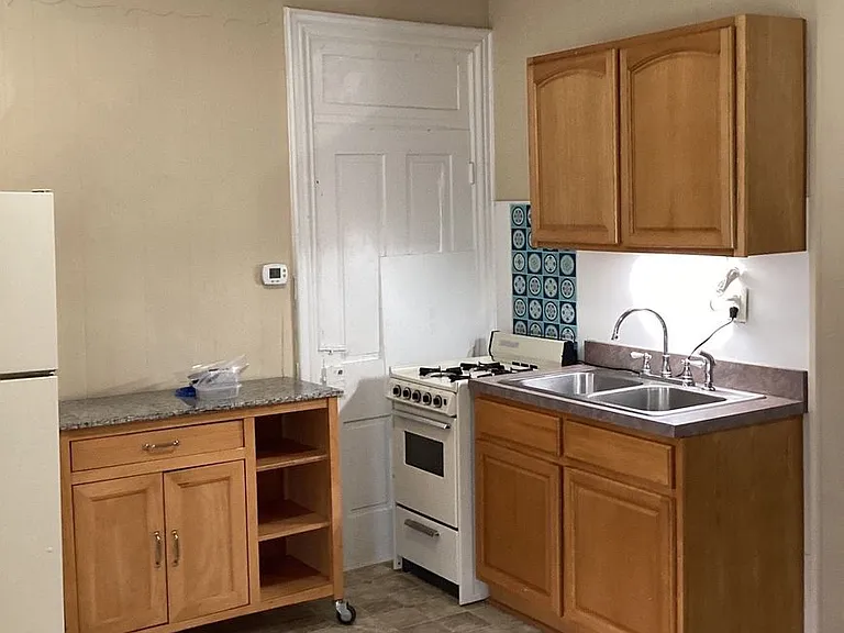 242 E King St — Photo 2