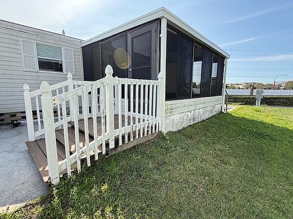 5th image of 3219 Bay Oaks Dr
