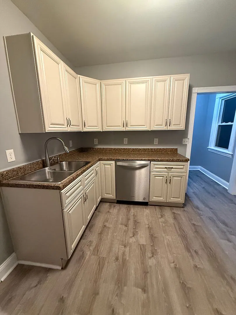 388 Broadway Street — Photo 1