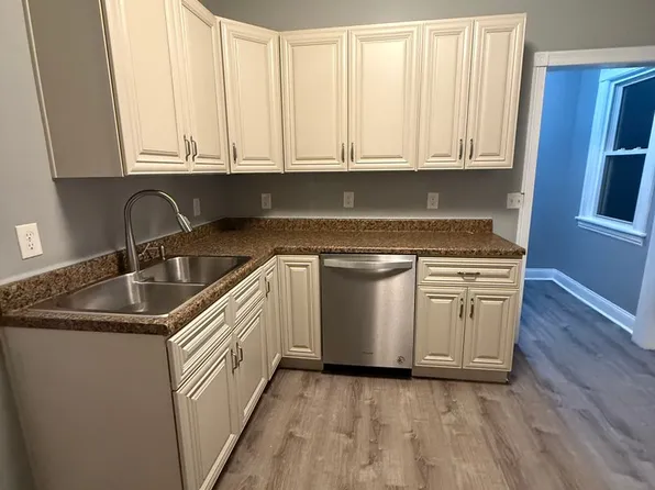 388 Broadway Street, 388 Broadway St #2R, Chicopee, MA 01020