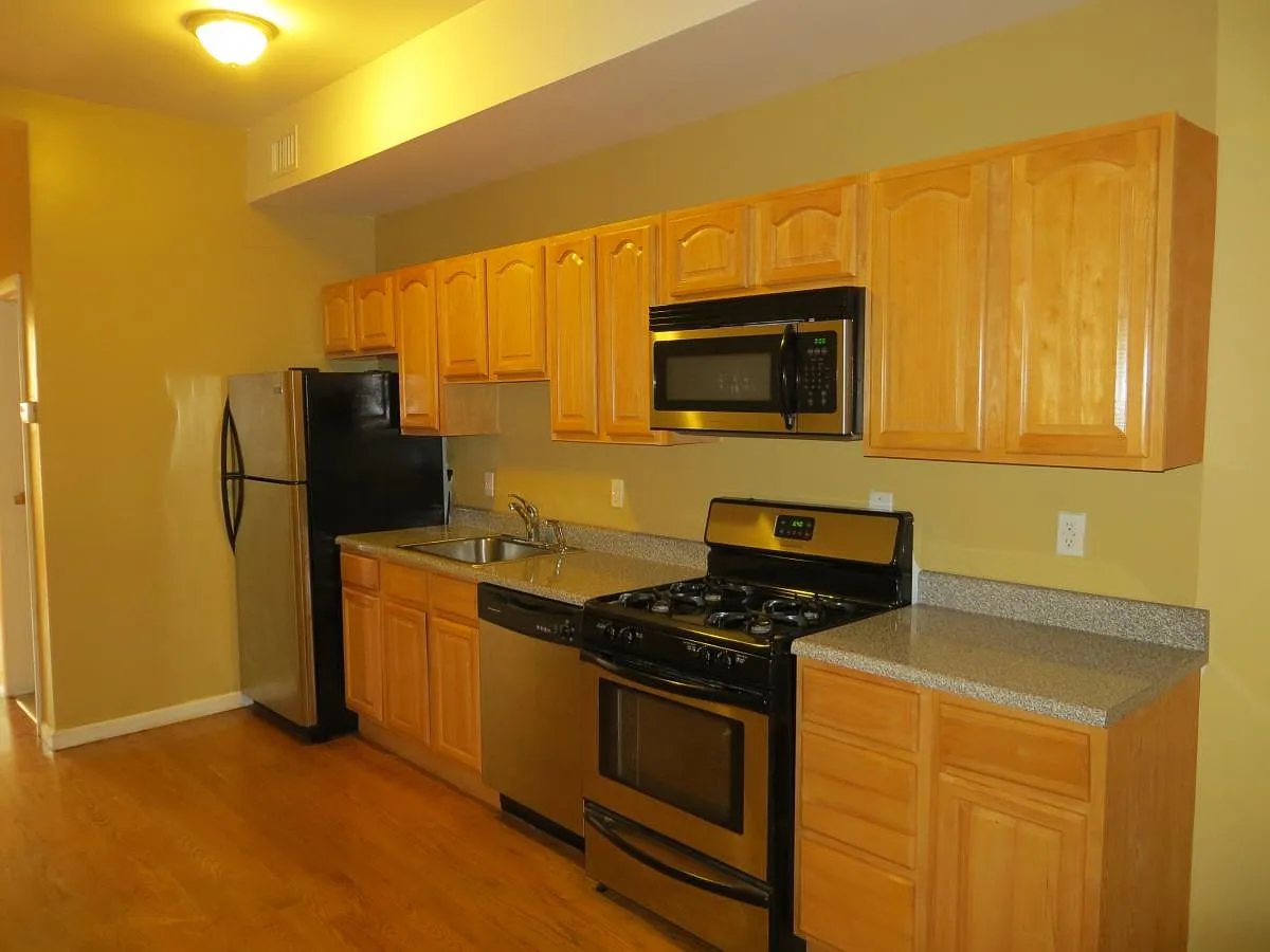 1 bed, 750 sqft, $1,700 — Photo 2