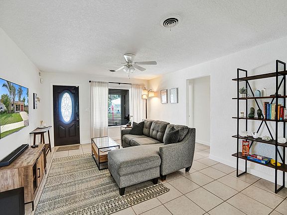 3rd image of 208 SE 1st Terrace