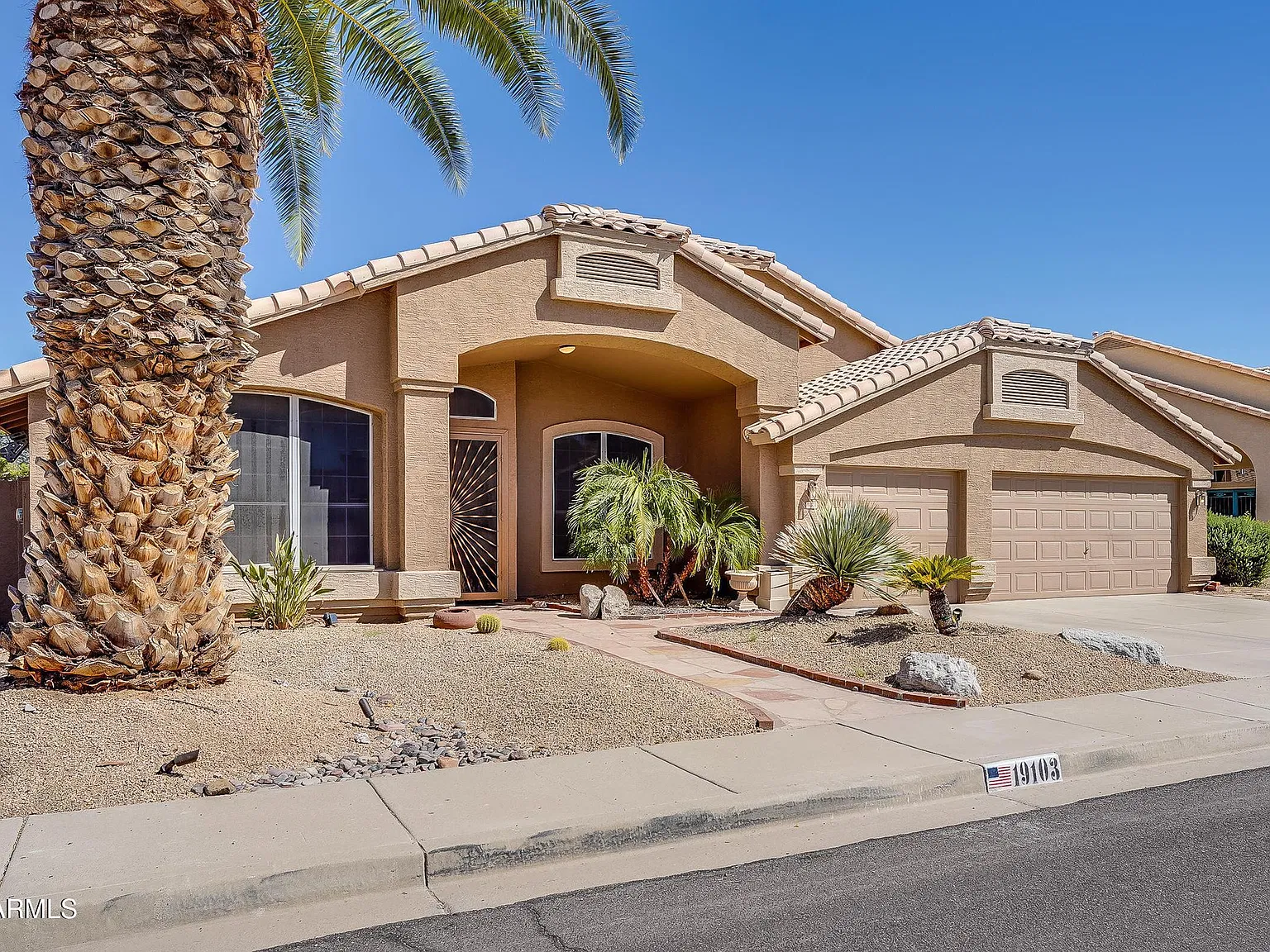 4 bed, 2.0 bath, 2478 sqft, $3,500 — Photo 3