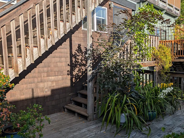 435 Scenic Ave — Photo 1