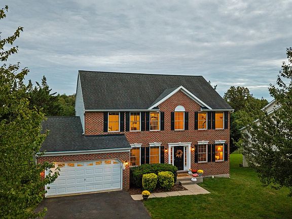 2nd image of 404 Bridlewreath Way