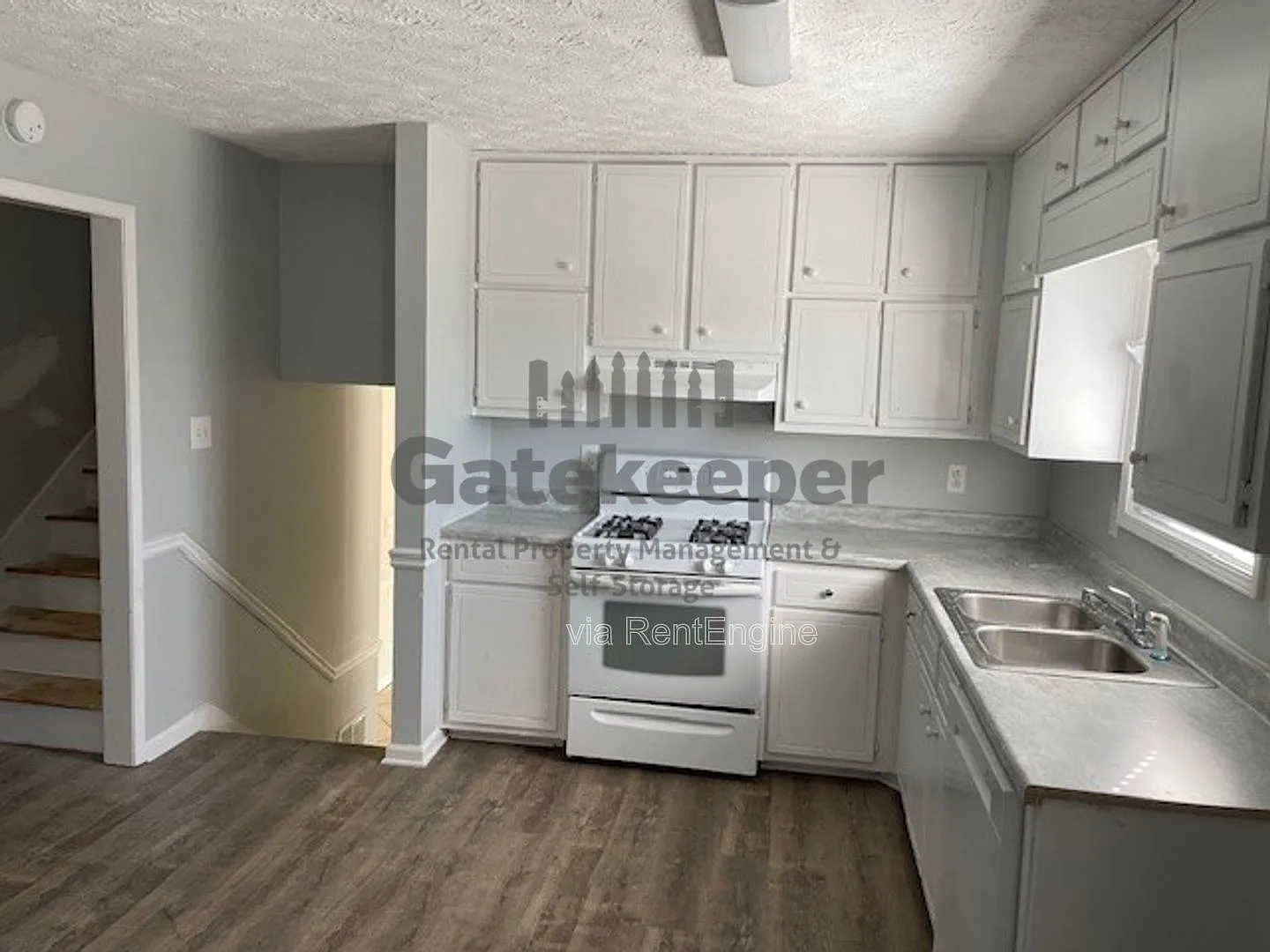 4 bed, 2.5 bath, 1668 sqft, $1,995 — Photo 2
