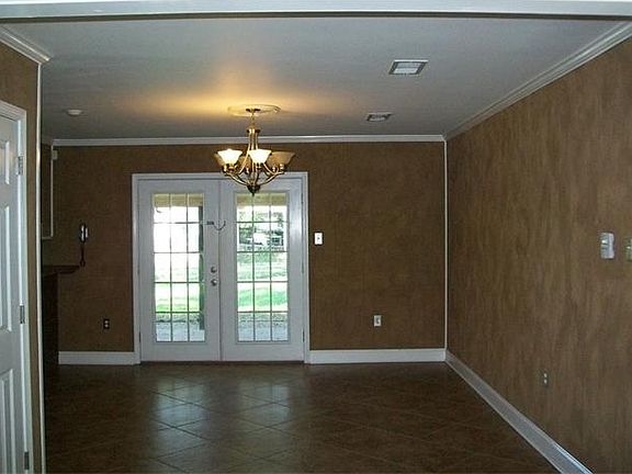 3rd image of 2244 Suwanee Dr