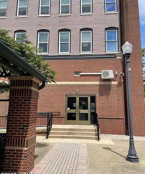 321 Pine St #2 — Photo 4