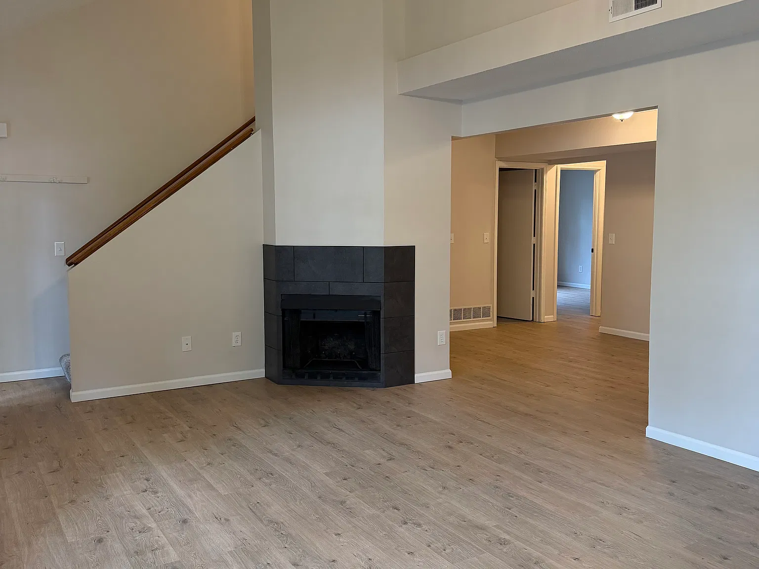 3 bed, 1228 sqft, $2,000 — Photo 2