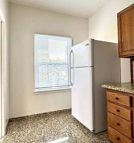 121 N Swall Dr #4 — Photo 9