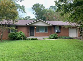 28 W Bel Air Blvd, Clarksville, TN 37042