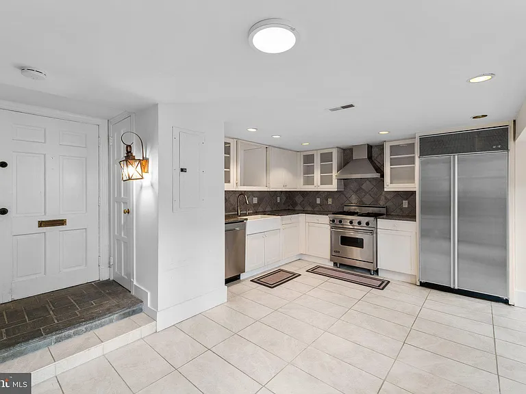3341 Dent Pl NW — Photo 6