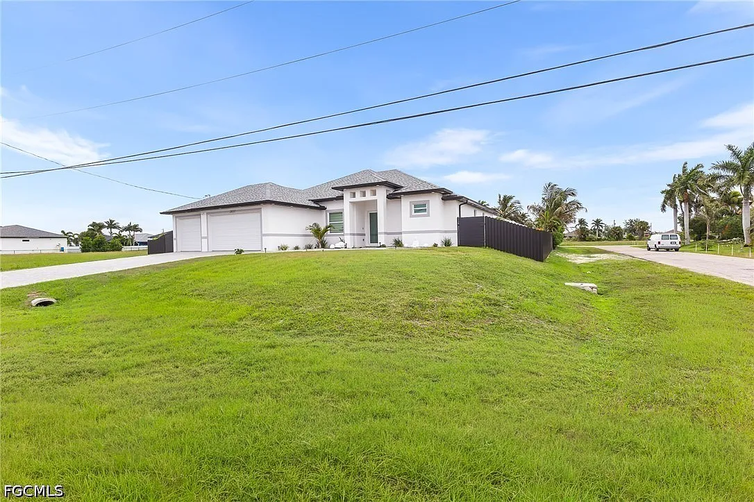 3 bed, 2.0 bath, 1700 sqft, $3,500 — Photo 2
