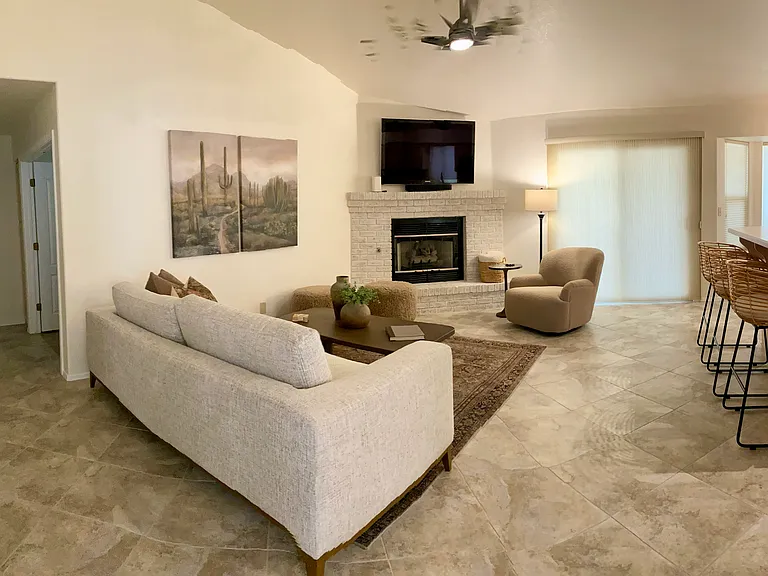 2460 W Catalpa Rd — Photo 17
