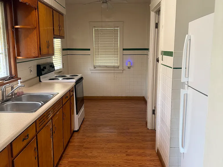 3333 Blackstone Dr — Photo 4