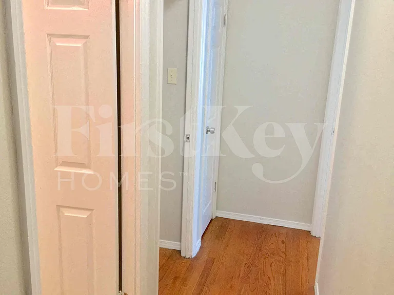 2275 Glenoro Dr — Photo 12