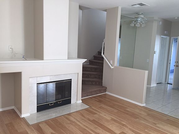 4th image of 40 Woodcrest Ln