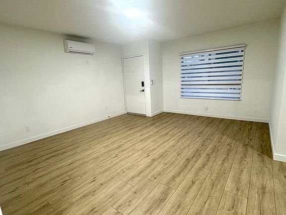 5th image of 3160 Warwick Ave APT 1
