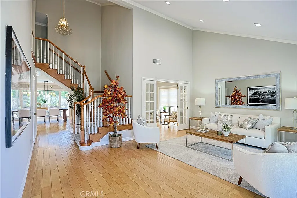 5 bed, 2621 sqft, $6,500 — Photo 2