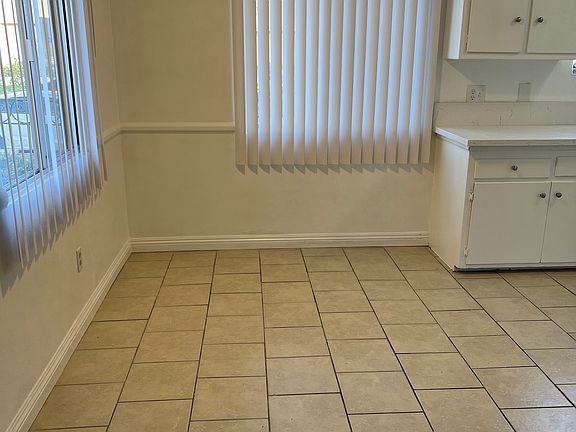 3rd image of 8415 Amigo Ave #1