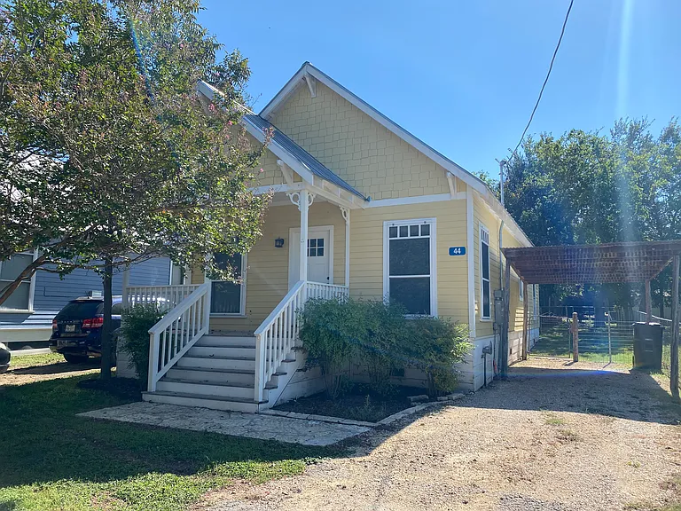 44 Fredericksburg — Photo 2