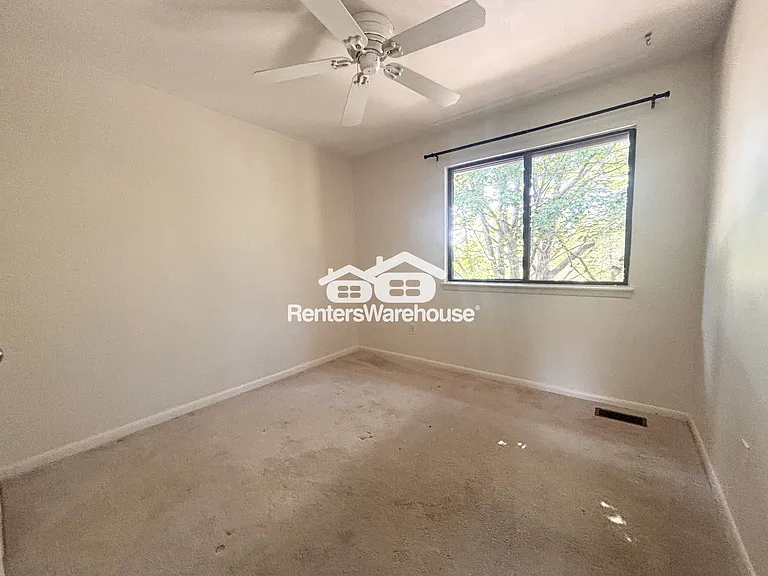 20469 Waters Point Ln — Photo 10