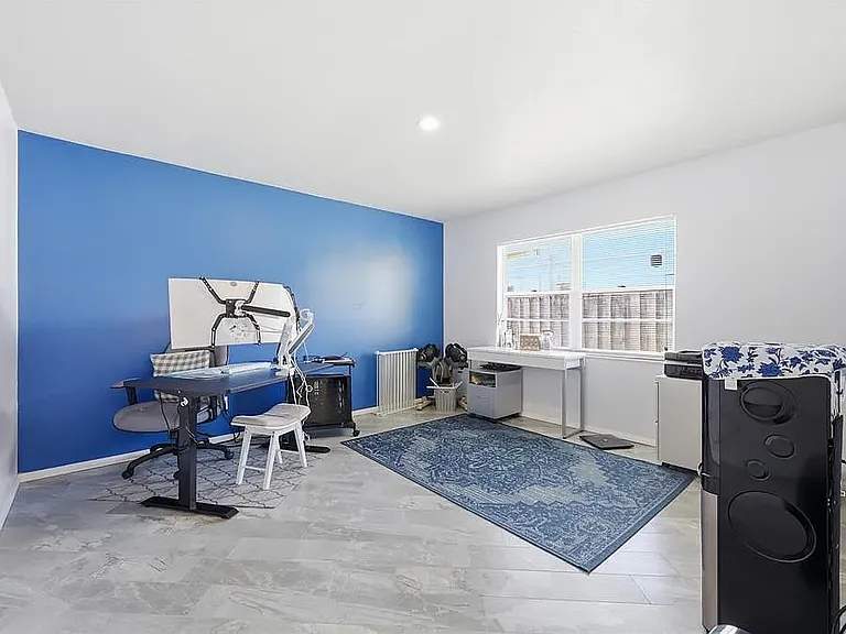 2325 Lauderdale Ct — Photo 12
