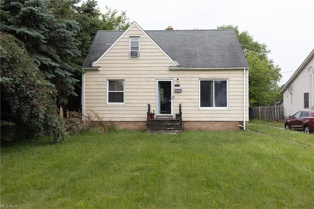 3 bed, 1.0 bath, 1122 sqft, $1,475 — Photo 1