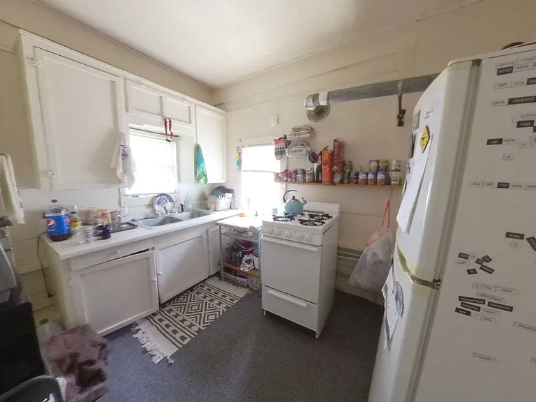 827 W Hopkins St — Photo 5