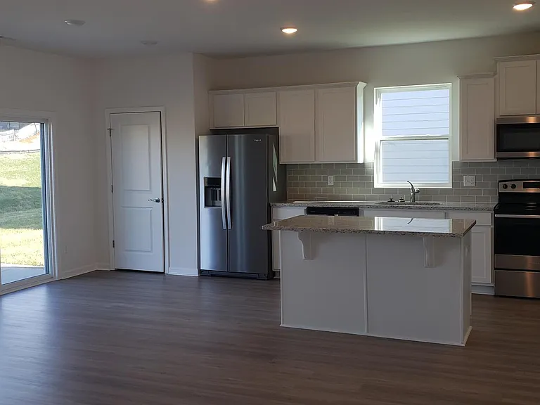 3918 Sadie St — Photo 7