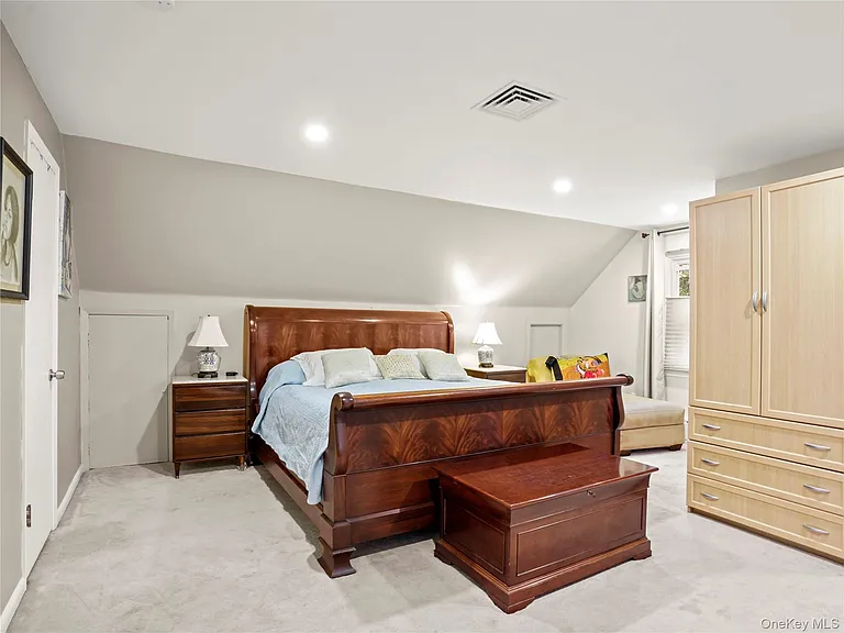 1035 Shore Acres Dr — Photo 12