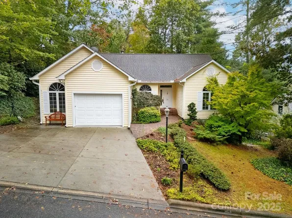 54 Wintergreen Dr, Brevard, NC 28712