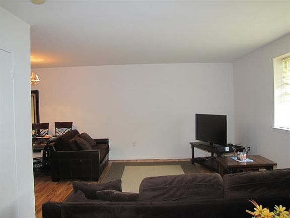 4th image of 45 Wilfred St