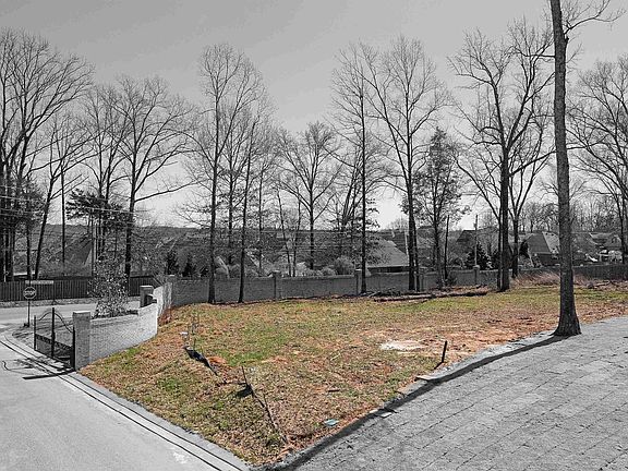 2nd image of 7 Lake Breeze Dr