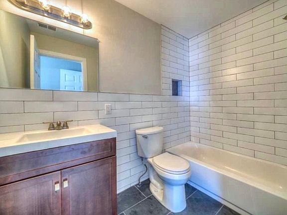4th image of 431 Bramhall Ave #1
