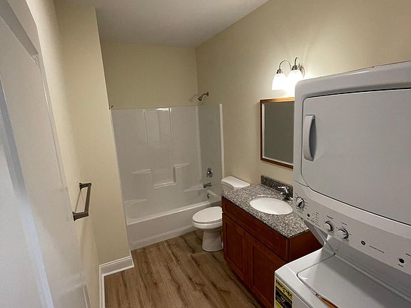 5th image of 182 Penn St #5