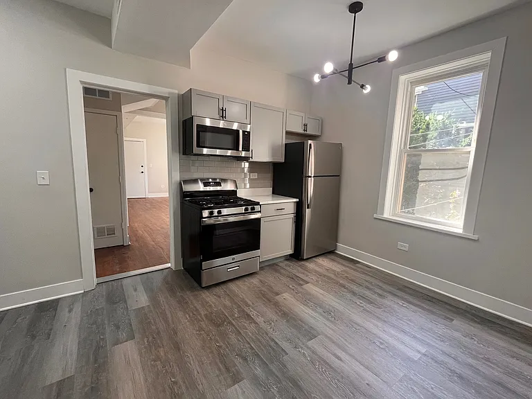 2955 N Spaulding Ave #1R — Photo 2