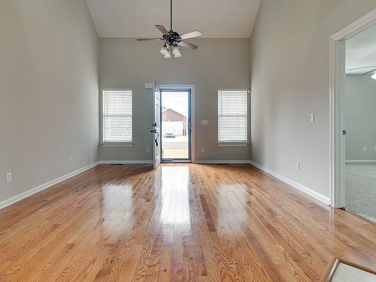 4910 Court Dr — Photo 7