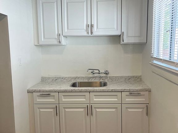 3rd image of 4332-4336 Lockwood Ave