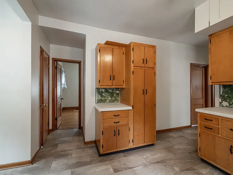 1040 Lake Michigan Dr NW — Photo 3